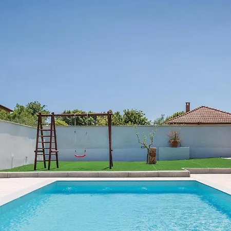 5 Bedroom In Holiday home Loborika