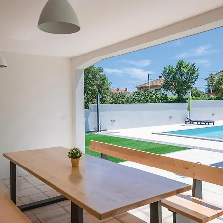 5 Bedroom In * Loborika