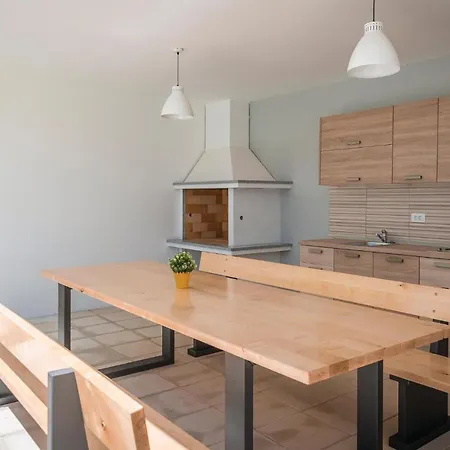 Holiday home 5 Bedroom In Loborika