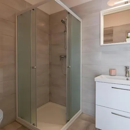 Сasa de vacaciones 5 Bedroom In *