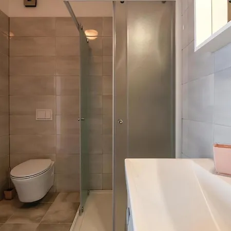 5 Bedroom In