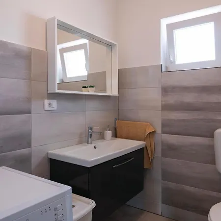 5 Bedroom In Holiday home *