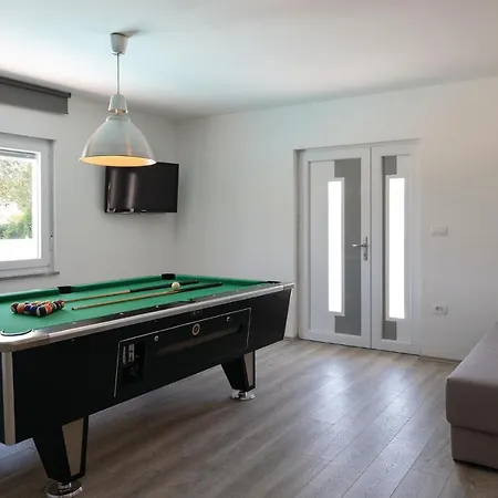 5 Bedroom In Holiday home *