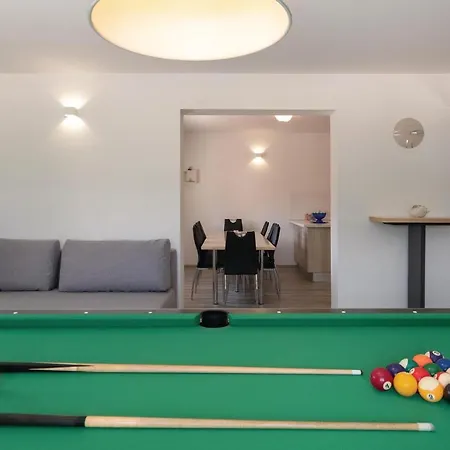 5 Bedroom In Holiday home *