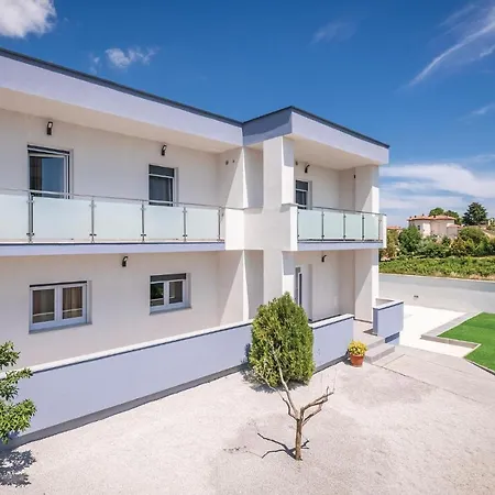 5 Bedroom In * Loborika