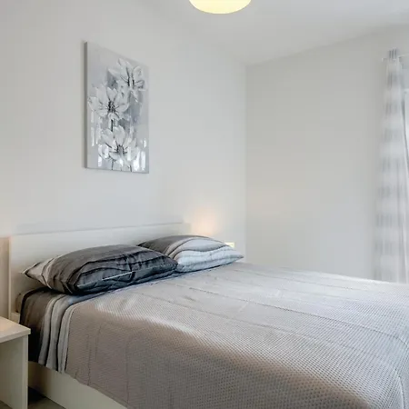 펜션 5 Bedroom In Loborika