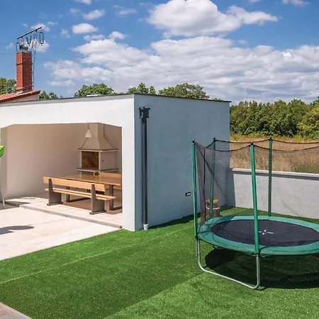 5 Bedroom In * Loborika