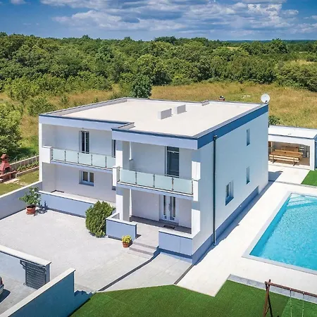 5 Bedroom In * Loborika